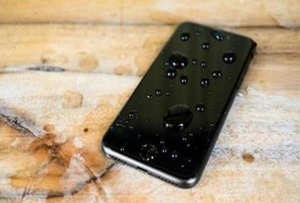 手机进水没事还用处理吗